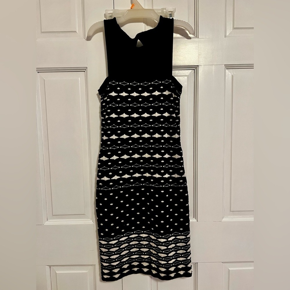 Missoni Sleeveless Black and White Bodycon‎ Midi Dress EU Size 42 US Size 10